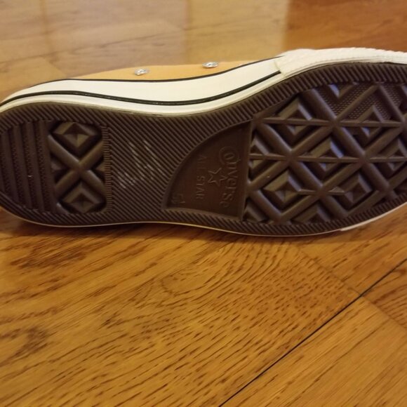 Converse All Star Canvass high tops - new with no tags - Picture 4 of 12